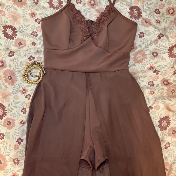 👸Short outfit with slip cover👸 - Picture 2 of 4